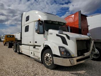  Salvage Volvo Vn