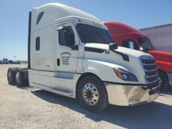  Salvage Freightliner Cascadia 1