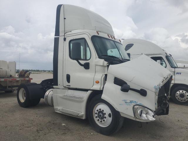  Salvage Freightliner Cascadia 1