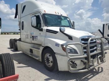  Salvage Freightliner Cascadia 1
