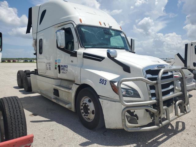  Salvage Freightliner Cascadia 1