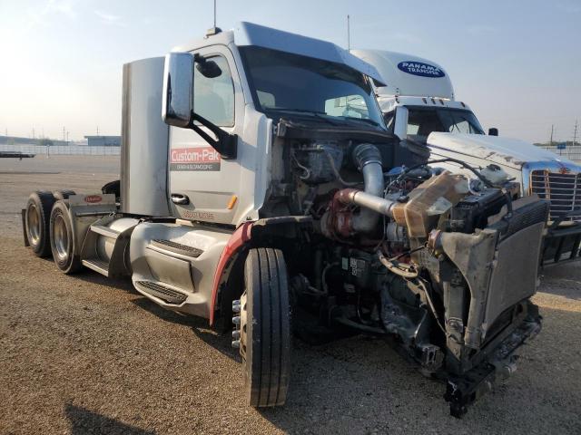  Salvage Peterbilt Tractor 579