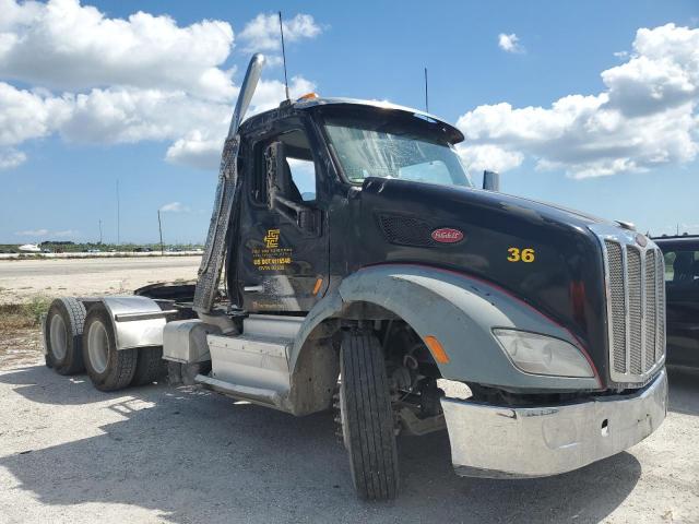  Salvage Peterbilt 579