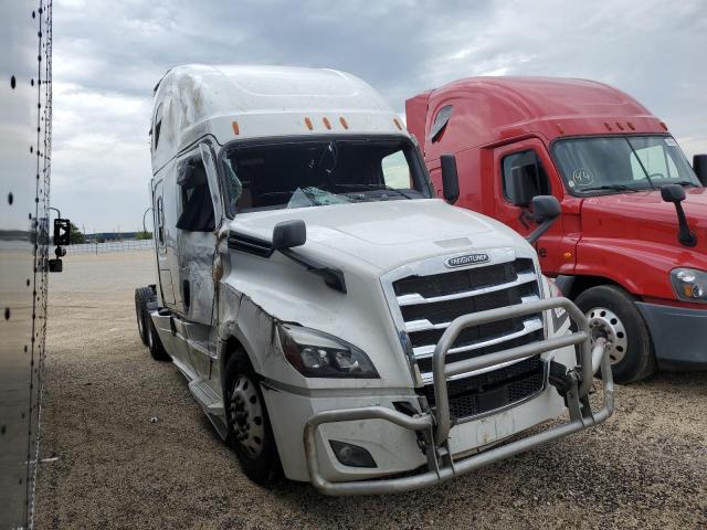  Salvage Freightliner Cascadia 1
